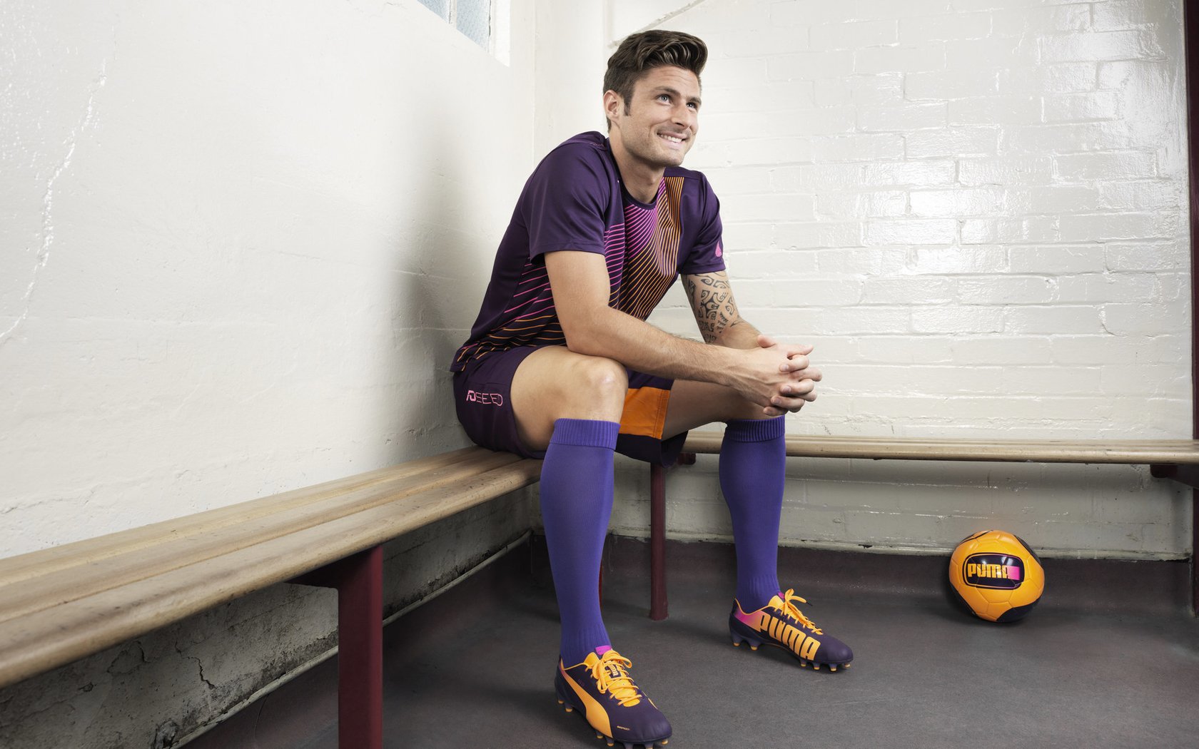 篮球半场超远三分赛 多名选手命中引爆现场尖叫